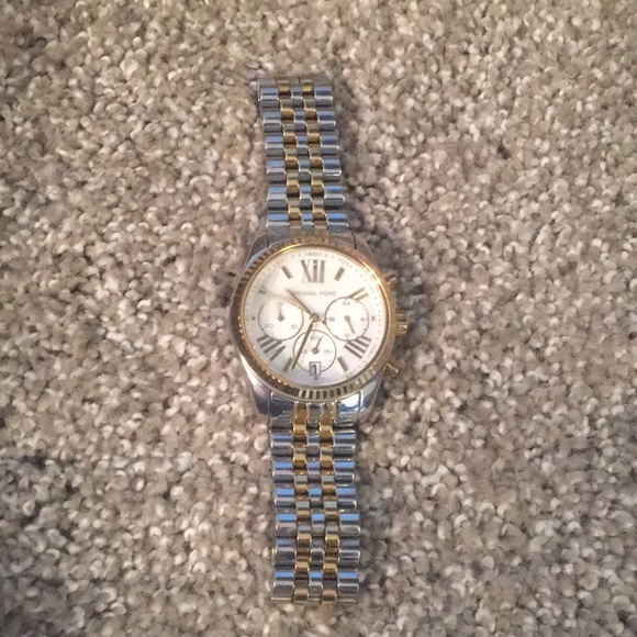 Michael Kors Accessories - Bradshaw Michael Kors Watch 🎨